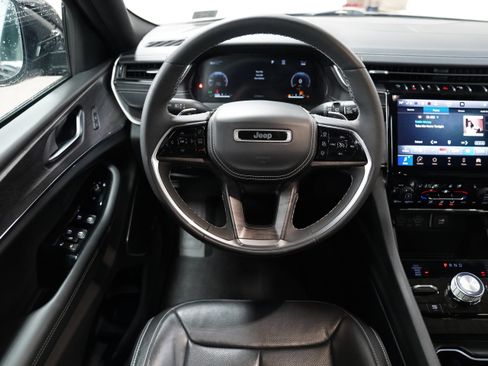 Used 2023 Jeep Grand Cherokee Overland image 12