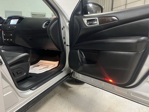 Used 2013 Nissan Pathfinder SL w/ SL Premium Pkg image 33