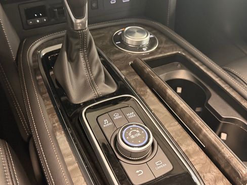 Used 2024 Nissan Armada Platinum w/ Captain's Chairs Package image 14