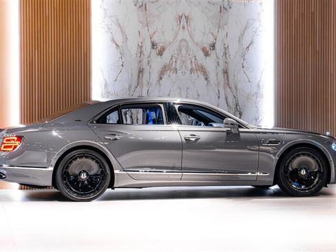 Used 2024 Bentley Flying Spur V8 AWD/4WD image 3