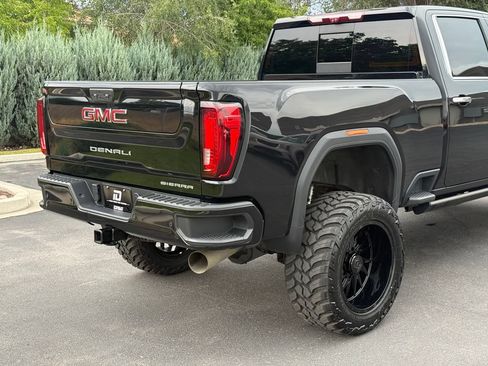 Used 2022 GMC Sierra 3500 Denali w/ Denali Black Diamond Edition AWD/4WD image 10