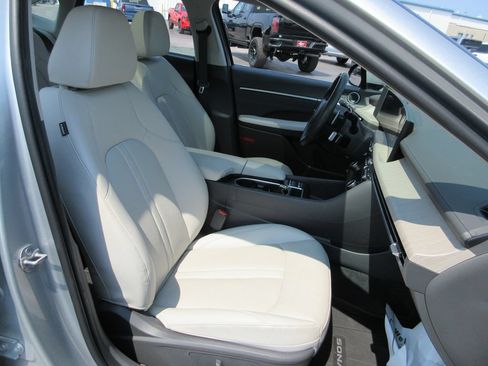Used 2025 Hyundai Sonata Limited FWD image 23