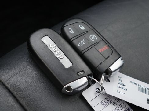 Used 2018 Jeep Grand Cherokee Limited image 41