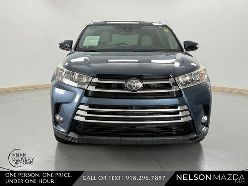 Used 2018 Toyota Highlander Limited Platinum AWD/4WD image 2