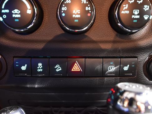 Used 2014 Jeep Wrangler Unlimited Sahara AWD/4WD image 28