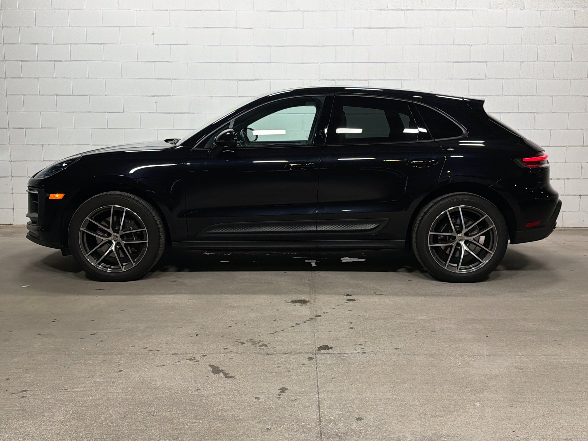 Certified 2026 Porsche Macan AWD/4WD image 2