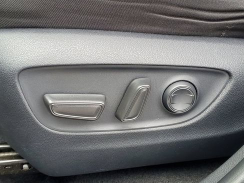 Used 2024 Toyota RAV4 XLE AWD/4WD image 6