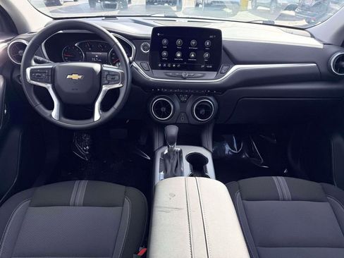 Used 2025 Chevrolet Blazer LT FWD image 3