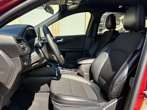 Used 2025 Ford Escape ST-Line w/ Tech Pack #1 image 9