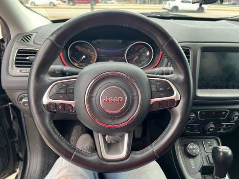 Used 2018 Jeep Compass Trailhawk image 4