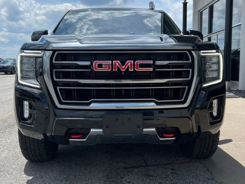 Used 2023 GMC Yukon XL AT4 w/ Technology Package AWD/4WD image 3