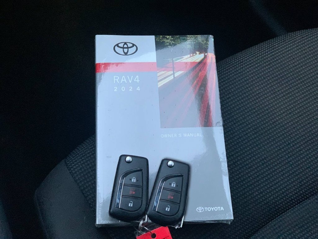 Used 2024 Toyota RAV4 LE AWD/4WD image 9