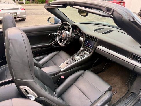 Used 2017 Porsche 911 Carrera image 28