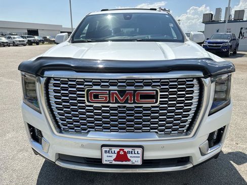 Used 2022 GMC Yukon XL Denali image 9