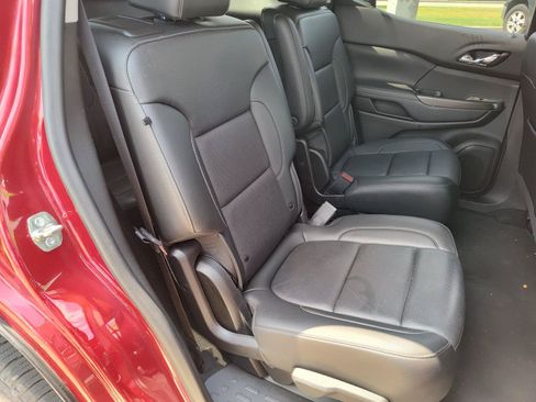 Used 2023 GMC Acadia SLT AWD/4WD image 25