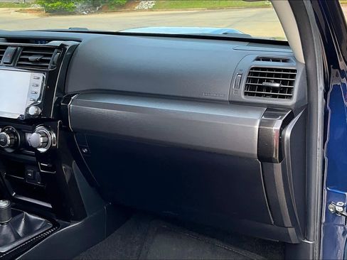 Used 2022 Toyota 4Runner TRD Off-Road image 17