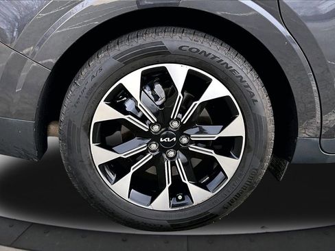 Used 2024 Kia Carnival EX image 36