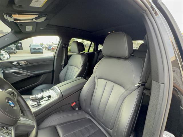 Used 2022 BMW X6 xDrive40i w/ M Sport Package AWD/4WD image 11