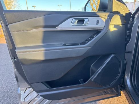 Used 2025 Ford Explorer Active image 11