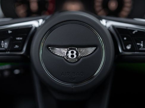 Used 2025 Bentley Bentayga image 52