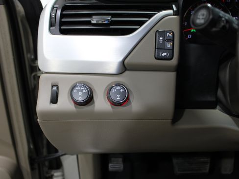 Used 2015 GMC Yukon SLT AWD/4WD image 10