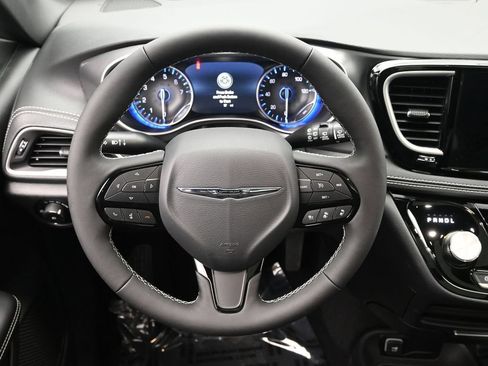New 2026 Chrysler Pacifica Select w/ S Appearance Package FWD image 17