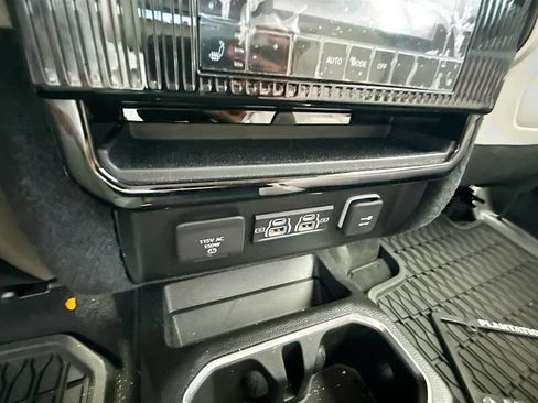 Used 2023 Jeep Wagoneer Series III w/ Preferred Equipment Group AWD/4WD image 24