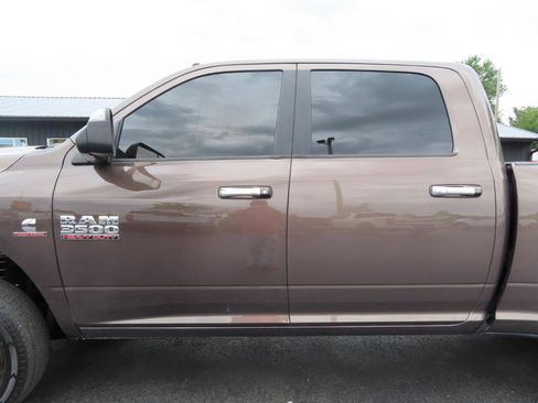 Used 2018 RAM 3500 SLT w/ Luxury Group AWD/4WD image 15