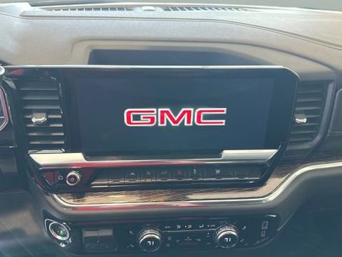 Used 2025 GMC Sierra 1500 SLE image 10