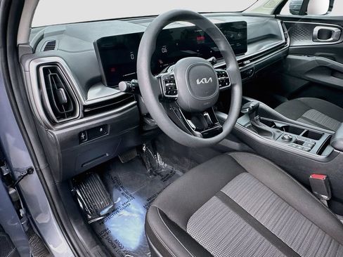 Certified 2025 Kia Sorento LX FWD image 9