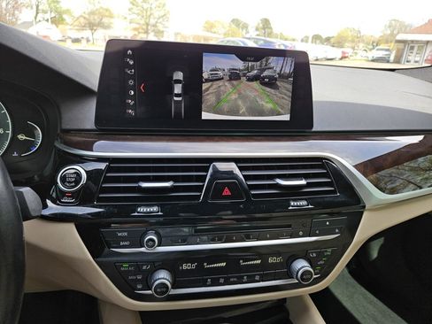 Used 2017 BMW 530i w/ Premium Package image 13