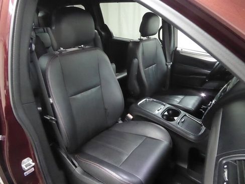 Used 2019 Dodge Grand Caravan GT FWD image 23