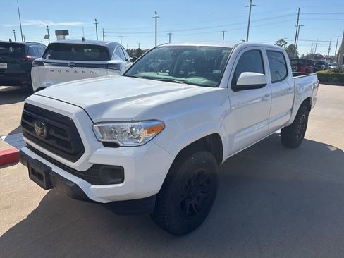 Used 2020 Toyota Tacoma SR image 1