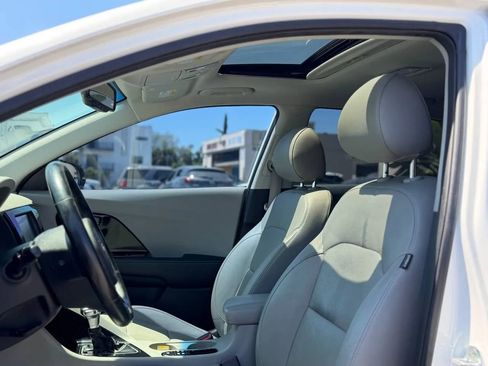 Used 2019 Kia Niro EX Premium w/ Sunroof Package FWD image 23