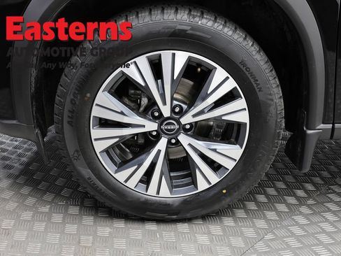 Used 2023 Nissan Rogue SV AWD/4WD image 32