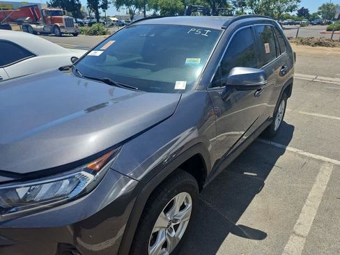 Used 2021 Toyota RAV4 XLE FWD image 5