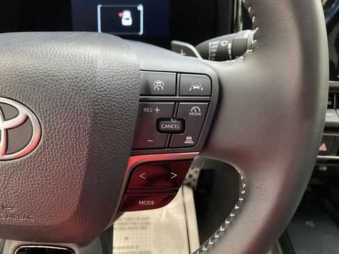 Used 2025 Toyota Camry SE image 29