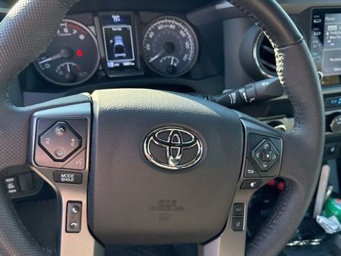 Used 2021 Toyota Tacoma TRD Sport image 9