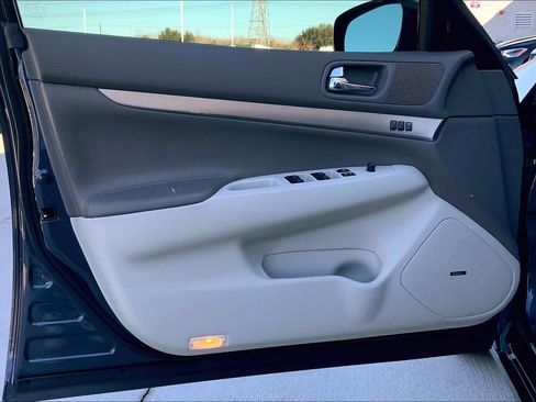 Used 2012 INFINITI G37 Journey w/ Premium Pkg image 18