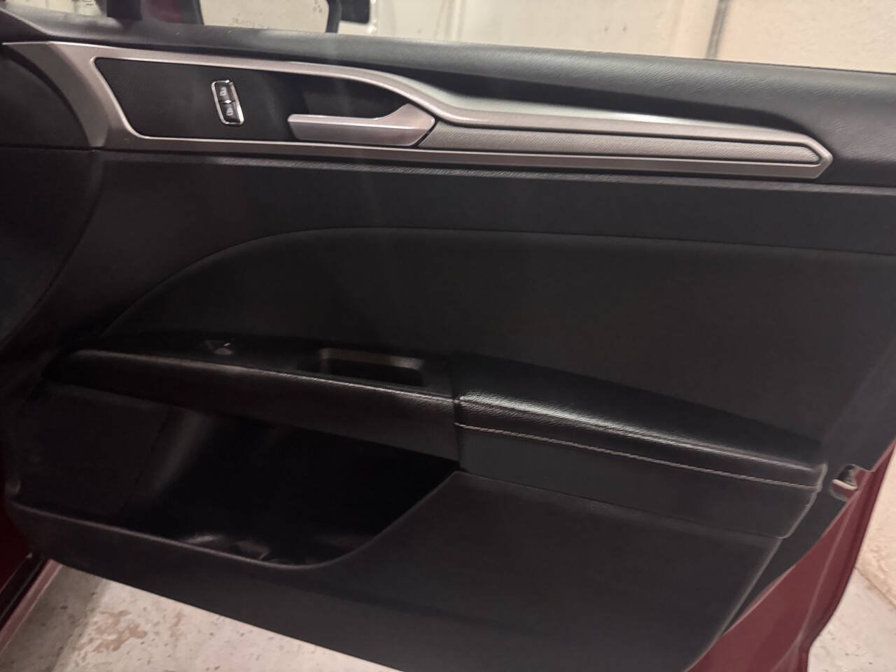 Used 2019 Ford Fusion SE FWD image 25