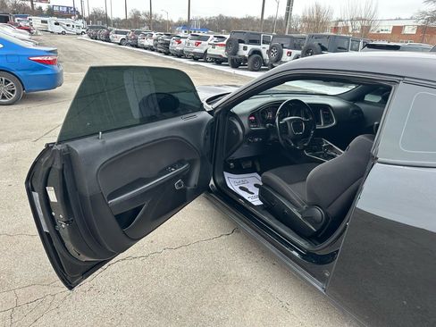 Used 2019 Dodge Challenger R/T RWD image 12