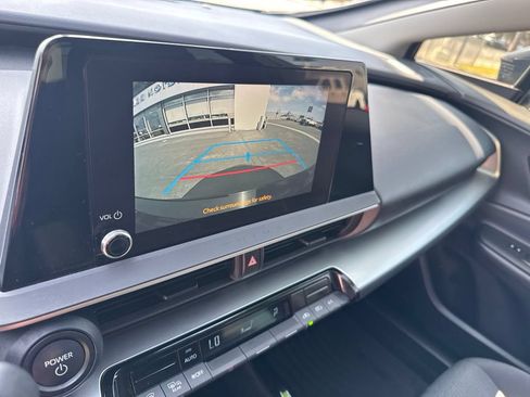 Used 2023 Toyota Prius LE FWD image 16