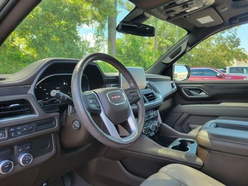 Used 2022 GMC Yukon XL SLT w/ SLT Premium Package RWD image 9