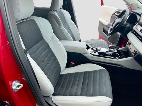 New 2025 Mitsubishi Outlander SE image 31