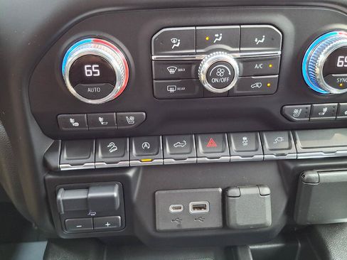Used 2021 GMC Sierra 1500 SLT w/ SLT Convenience Package AWD/4WD image 19