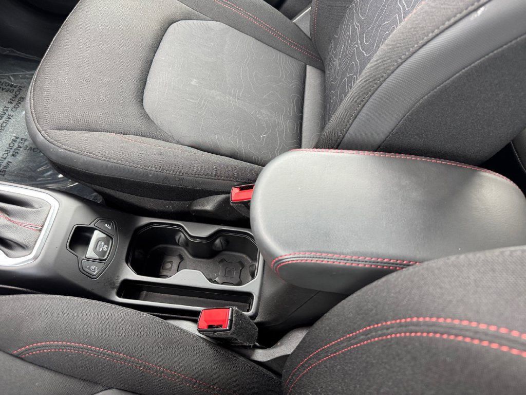 Used 2023 Jeep Renegade Trailhawk AWD/4WD image 27