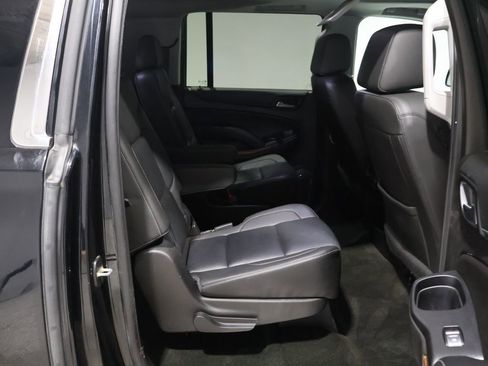 Used 2018 Chevrolet Suburban Premier image 22