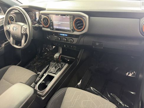 Used 2022 Toyota Tacoma TRD Sport w/ Technology Package RWD image 25