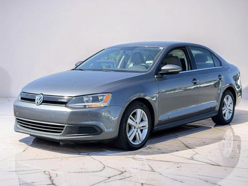 Used 2013 Volkswagen Jetta SEL FWD image 4