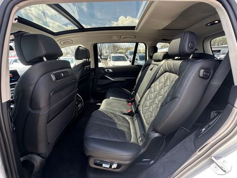 Used 2024 BMW X7 xDrive40i AWD/4WD image 23
